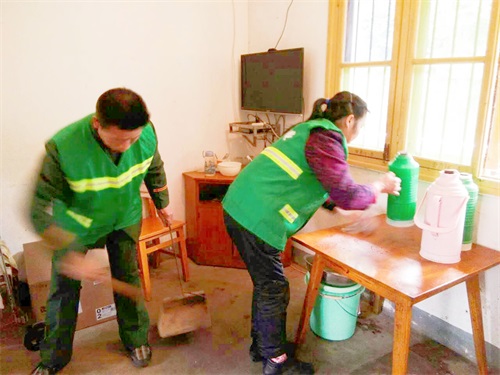 湖南保安服務(wù),墻外高空清洗服務(wù),湖南保利天創(chuàng)物業(yè)發(fā)展有限公司 湖南保安服務(wù),墻外高空清洗服務(wù),湖南保利天創(chuàng)物業(yè)發(fā)展有限公司