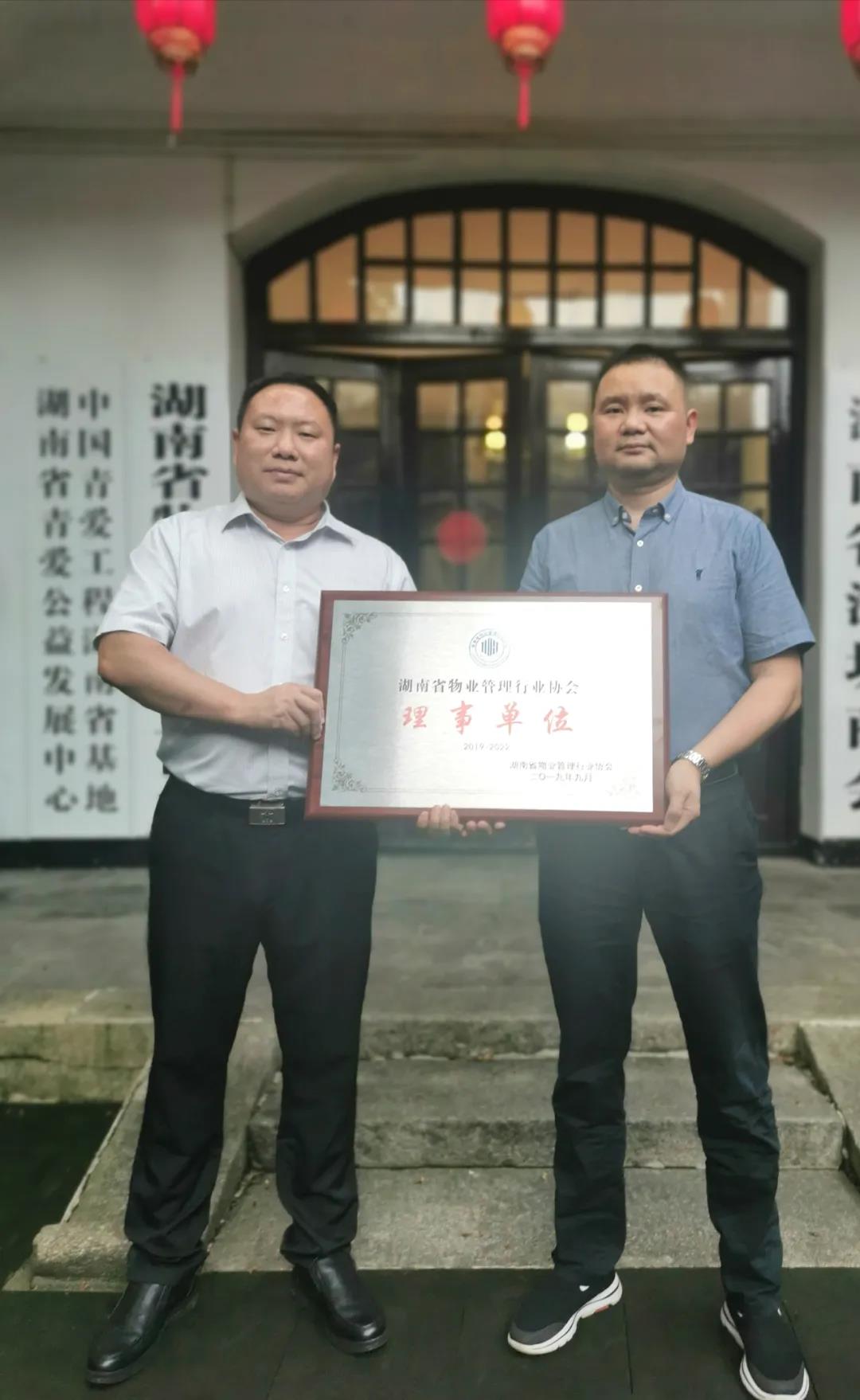 湖南保安服務(wù),墻外高空清洗服務(wù),湖南保利天創(chuàng)物業(yè)發(fā)展有限公司