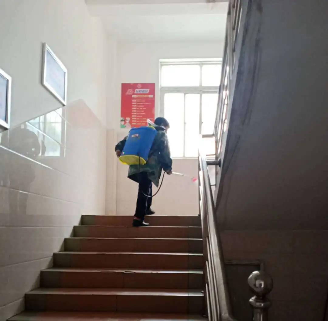 湖南保安服務(wù),墻外高空清洗服務(wù),湖南保利天創(chuàng)物業(yè)發(fā)展有限公司 湖南保安服務(wù),墻外高空清洗服務(wù),湖南保利天創(chuàng)物業(yè)發(fā)展有限公司