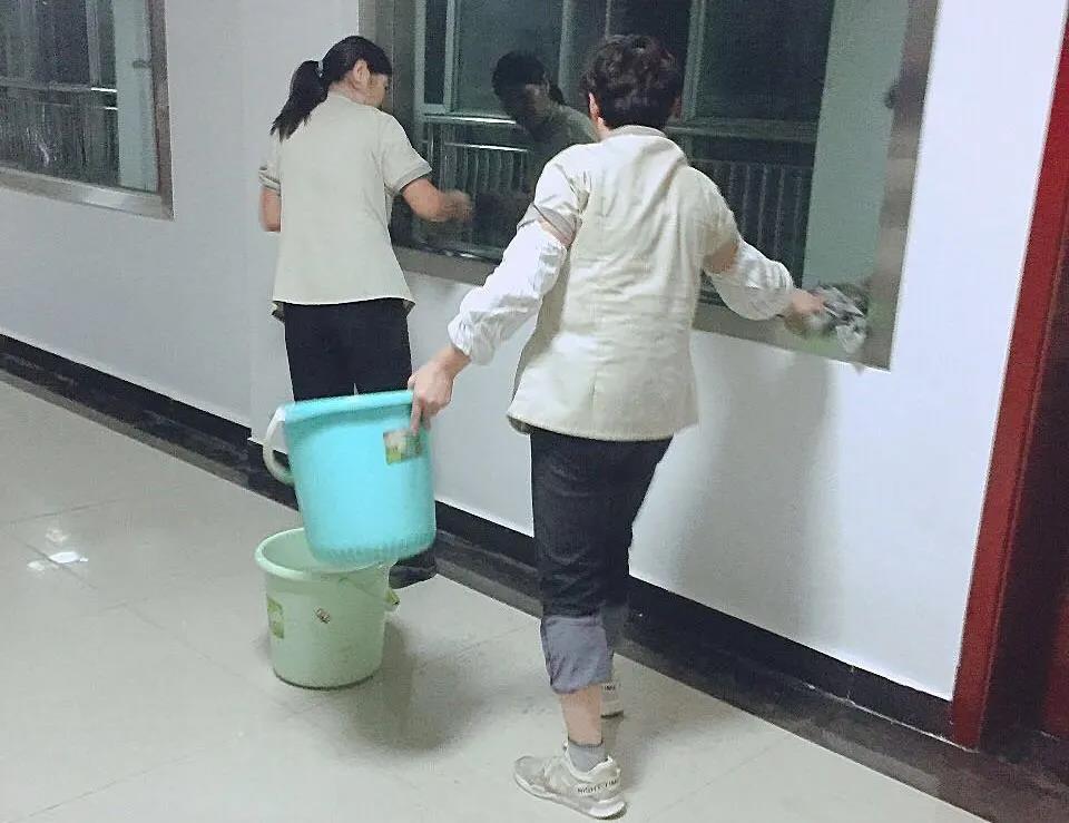 湖南保安服務(wù),墻外高空清洗服務(wù),湖南保利天創(chuàng)物業(yè)發(fā)展有限公司 湖南保安服務(wù),墻外高空清洗服務(wù),湖南保利天創(chuàng)物業(yè)發(fā)展有限公司