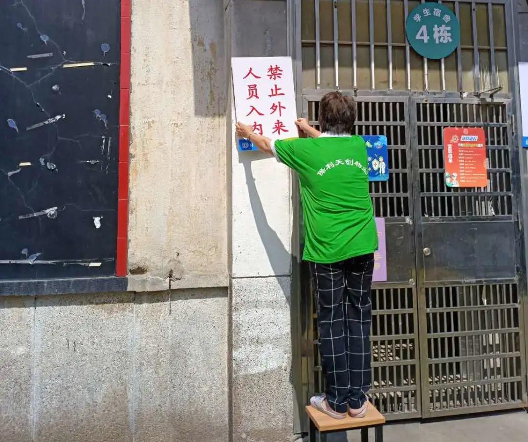 湖南保安服務(wù),墻外高空清洗服務(wù),湖南保利天創(chuàng)物業(yè)發(fā)展有限公司 湖南保安服務(wù),墻外高空清洗服務(wù),湖南保利天創(chuàng)物業(yè)發(fā)展有限公司