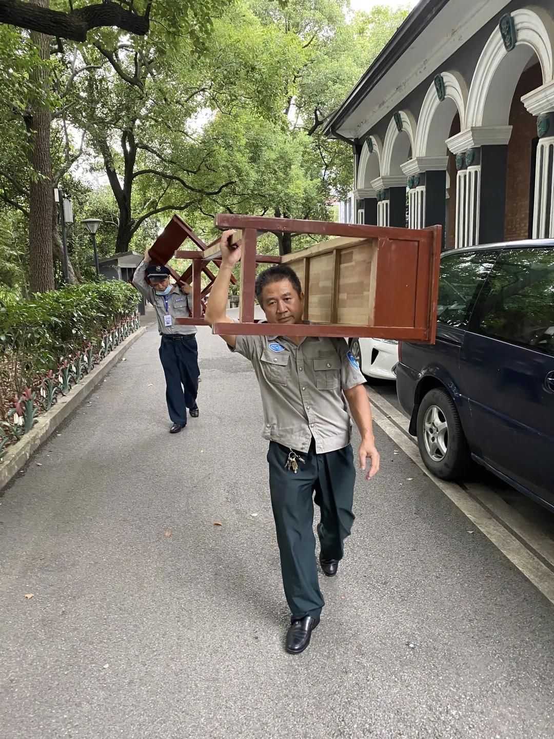 湖南保安服務(wù),墻外高空清洗服務(wù),湖南保利天創(chuàng)物業(yè)發(fā)展有限公司 湖南保安服務(wù),墻外高空清洗服務(wù),湖南保利天創(chuàng)物業(yè)發(fā)展有限公司
