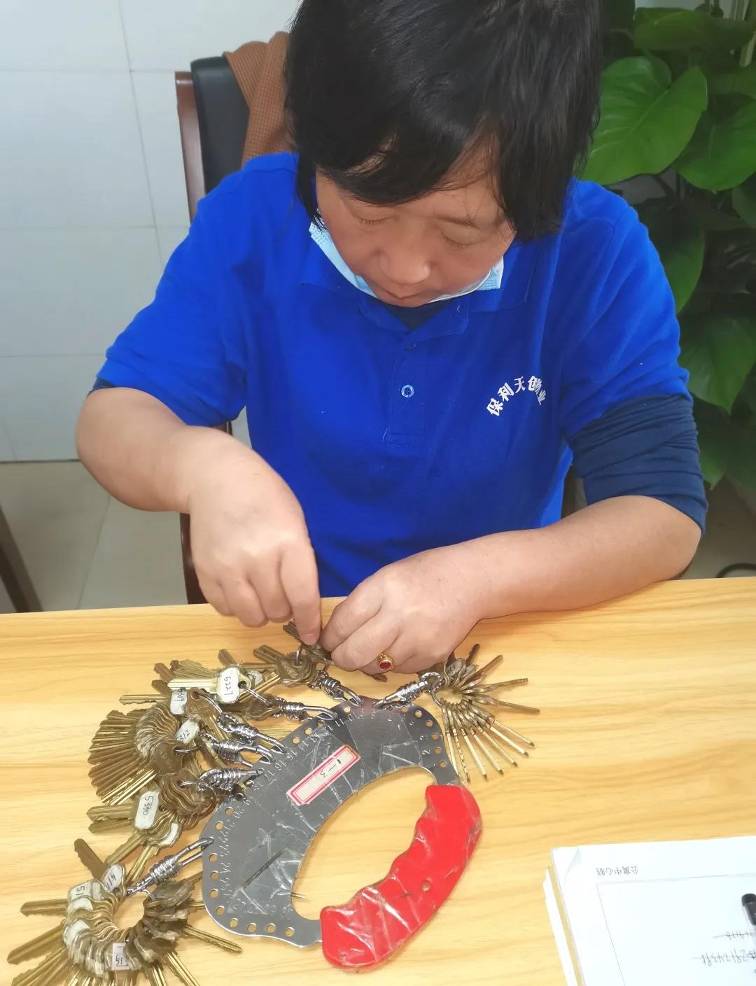 湖南保安服務(wù),墻外高空清洗服務(wù),湖南保利天創(chuàng)物業(yè)發(fā)展有限公司 湖南保安服務(wù),墻外高空清洗服務(wù),湖南保利天創(chuàng)物業(yè)發(fā)展有限公司