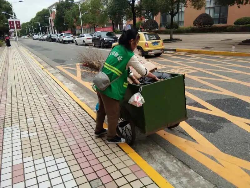 湖南保安服務(wù),墻外高空清洗服務(wù),湖南保利天創(chuàng)物業(yè)發(fā)展有限公司 湖南保安服務(wù),墻外高空清洗服務(wù),湖南保利天創(chuàng)物業(yè)發(fā)展有限公司