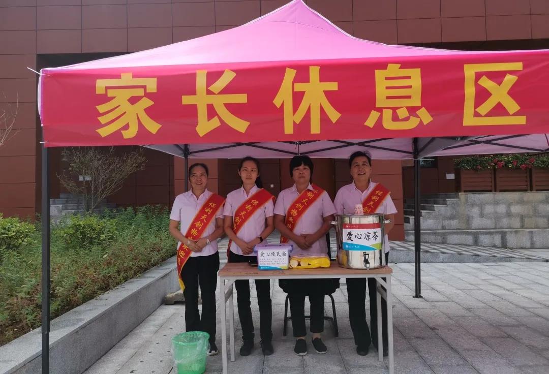 湖南保安服務(wù),墻外高空清洗服務(wù),湖南保利天創(chuàng)物業(yè)發(fā)展有限公司 湖南保安服務(wù),墻外高空清洗服務(wù),湖南保利天創(chuàng)物業(yè)發(fā)展有限公司