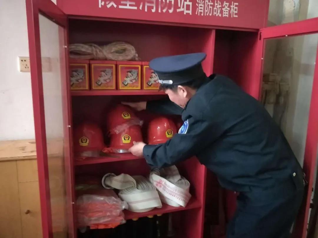 湖南保安服務(wù),墻外高空清洗服務(wù),湖南保利天創(chuàng)物業(yè)發(fā)展有限公司 湖南保安服務(wù),墻外高空清洗服務(wù),湖南保利天創(chuàng)物業(yè)發(fā)展有限公司