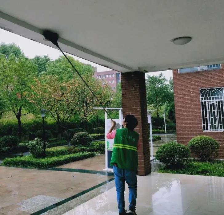 湖南保安服務(wù),墻外高空清洗服務(wù),湖南保利天創(chuàng)物業(yè)發(fā)展有限公司 湖南保安服務(wù),墻外高空清洗服務(wù),湖南保利天創(chuàng)物業(yè)發(fā)展有限公司