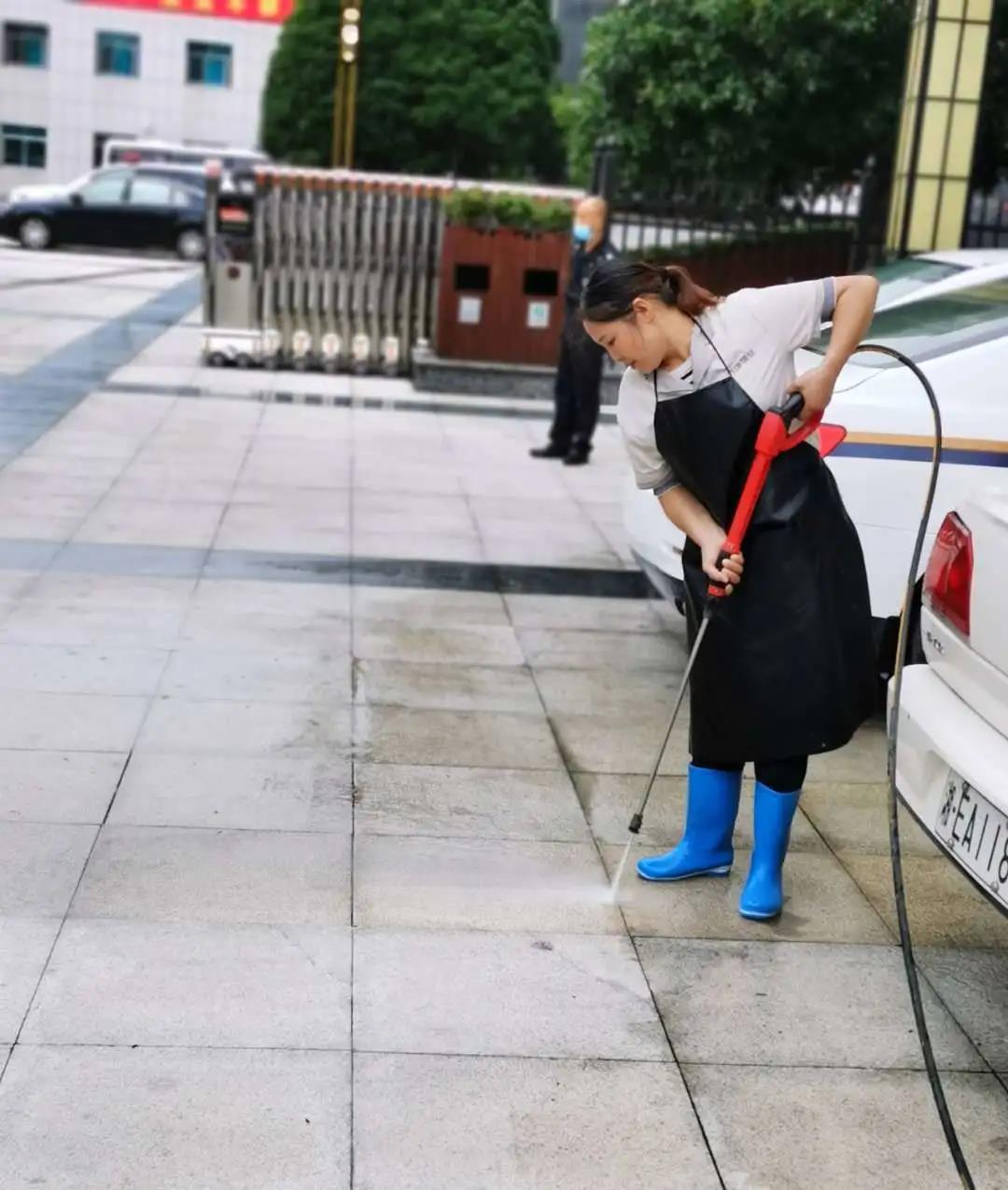 湖南保安服務(wù),墻外高空清洗服務(wù),湖南保利天創(chuàng)物業(yè)發(fā)展有限公司 湖南保安服務(wù),墻外高空清洗服務(wù),湖南保利天創(chuàng)物業(yè)發(fā)展有限公司