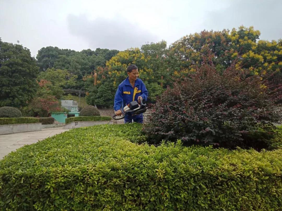 湖南保安服務(wù),墻外高空清洗服務(wù),湖南保利天創(chuàng)物業(yè)發(fā)展有限公司 湖南保安服務(wù),墻外高空清洗服務(wù),湖南保利天創(chuàng)物業(yè)發(fā)展有限公司