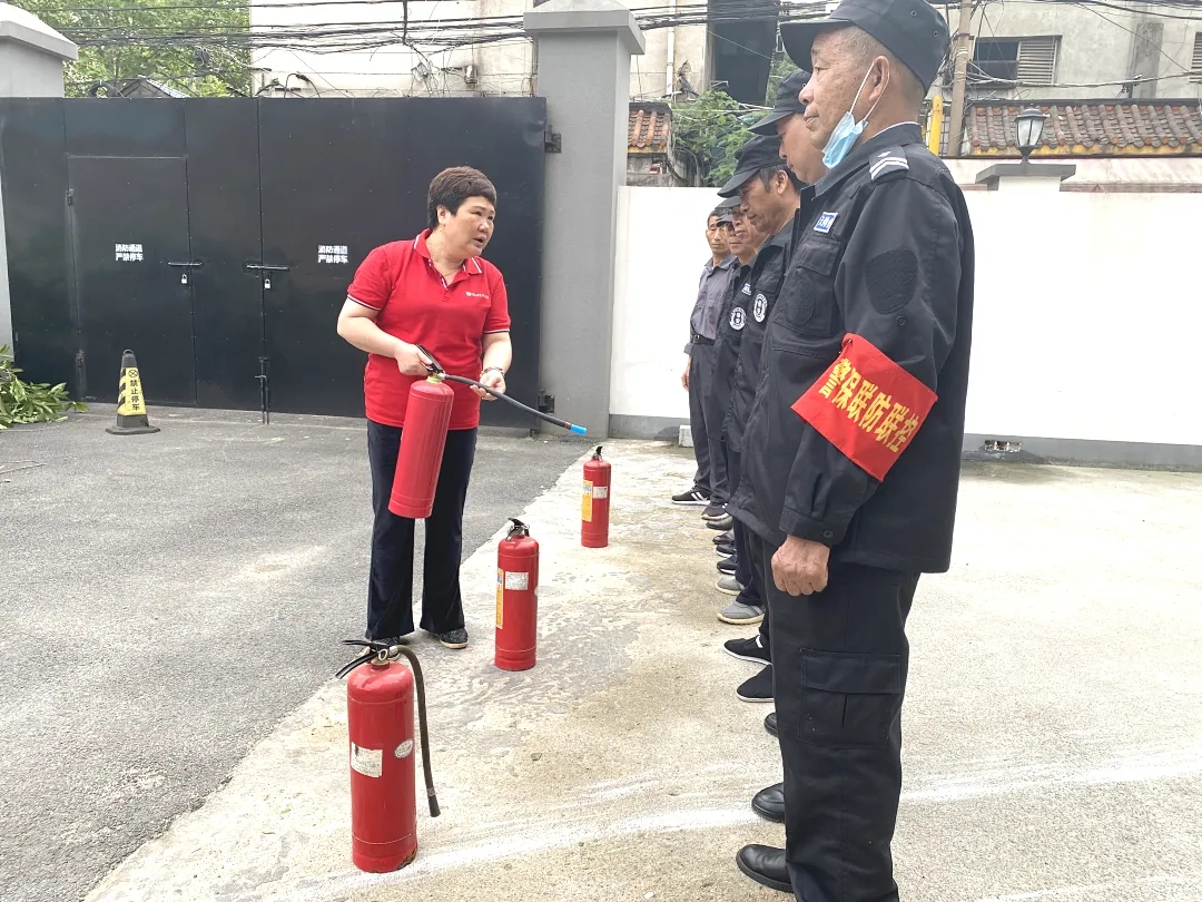 湖南保安服務(wù),墻外高空清洗服務(wù),湖南保利天創(chuàng)物業(yè)發(fā)展有限公司 湖南保安服務(wù),墻外高空清洗服務(wù),湖南保利天創(chuàng)物業(yè)發(fā)展有限公司