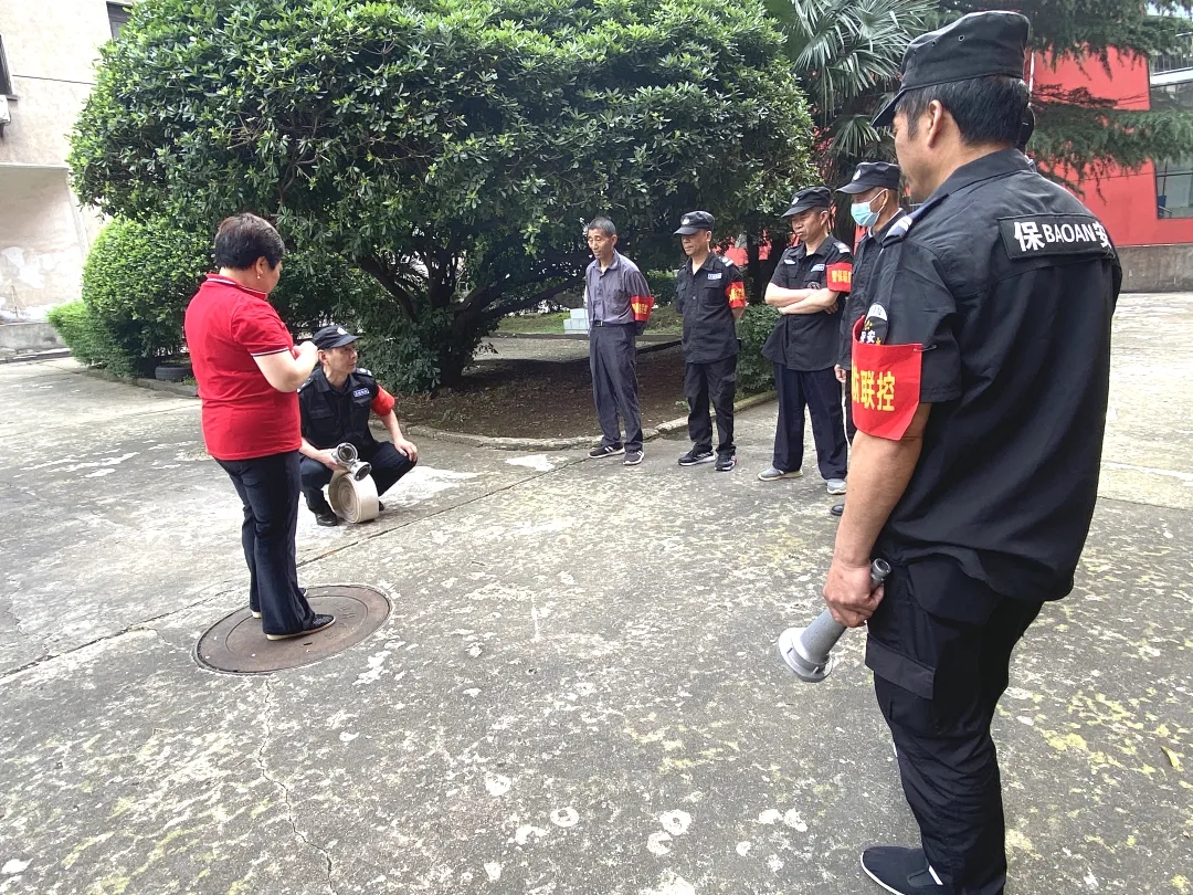 湖南保安服務(wù),墻外高空清洗服務(wù),湖南保利天創(chuàng)物業(yè)發(fā)展有限公司 湖南保安服務(wù),墻外高空清洗服務(wù),湖南保利天創(chuàng)物業(yè)發(fā)展有限公司