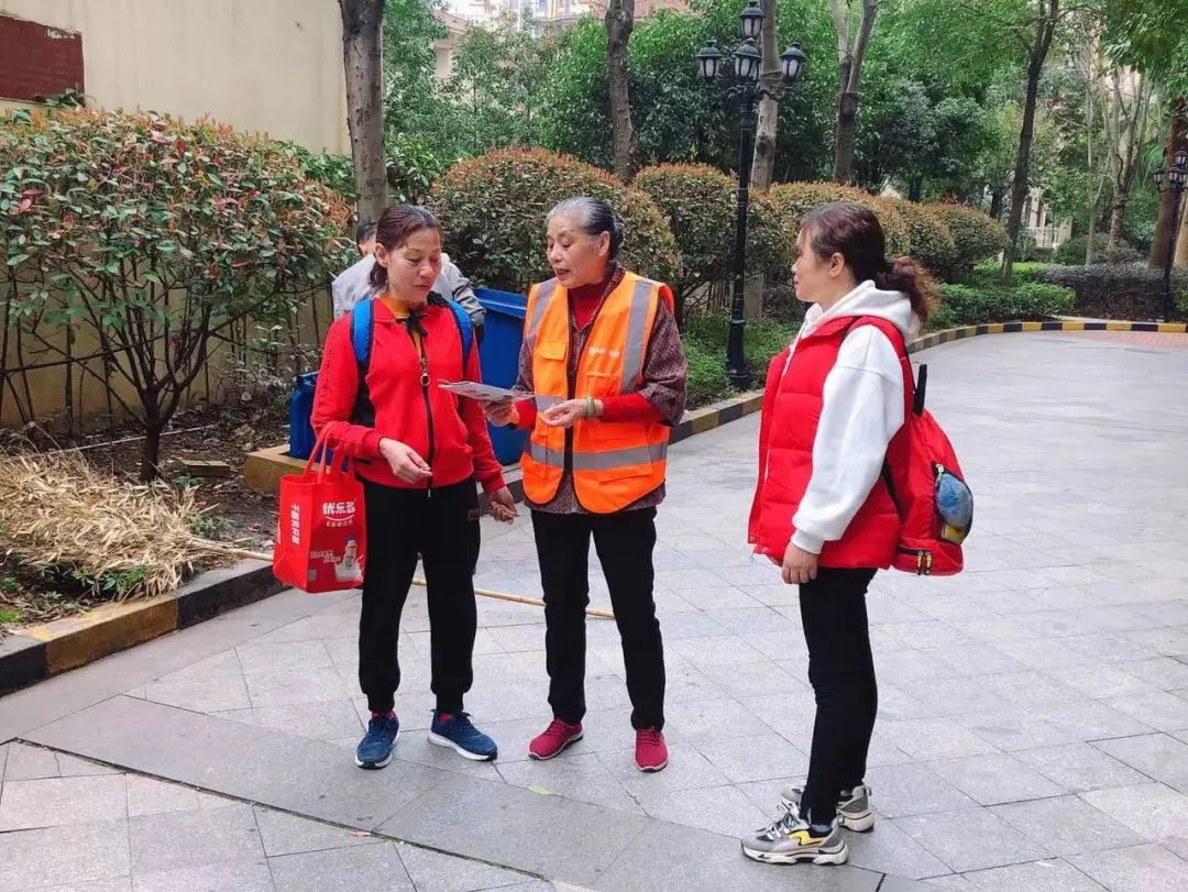 湖南保安服務,墻外高空清洗服務,湖南保利天創(chuàng)物業(yè)發(fā)展有限公司