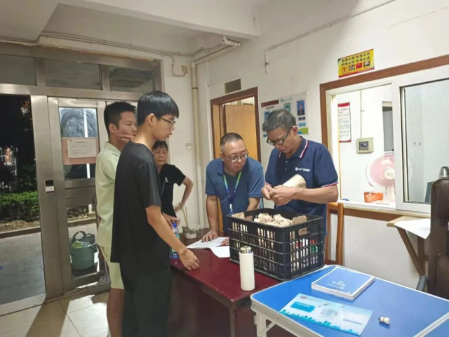 湖南保安服務(wù),墻外高空清洗服務(wù),湖南保利天創(chuàng)物業(yè)發(fā)展有限公司 湖南保安服務(wù),墻外高空清洗服務(wù),湖南保利天創(chuàng)物業(yè)發(fā)展有限公司