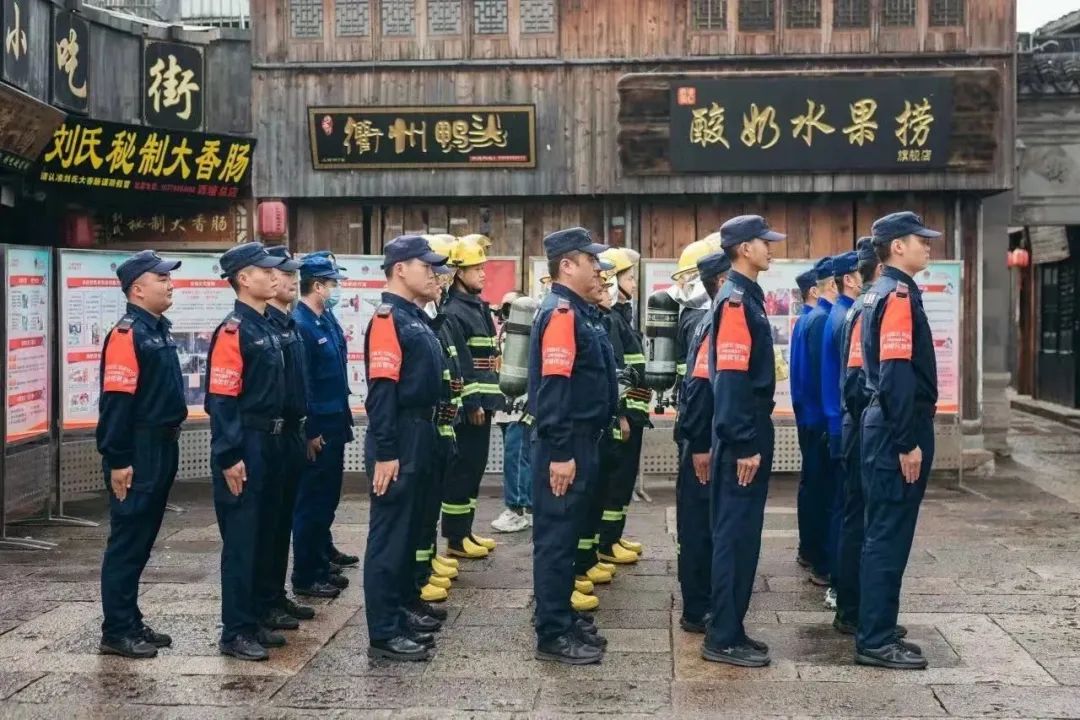 湖南保安服務,墻外高空清洗服務,湖南保利天創(chuàng)物業(yè)發(fā)展有限公司 湖南保安服務,墻外高空清洗服務,湖南保利天創(chuàng)物業(yè)發(fā)展有限公司
