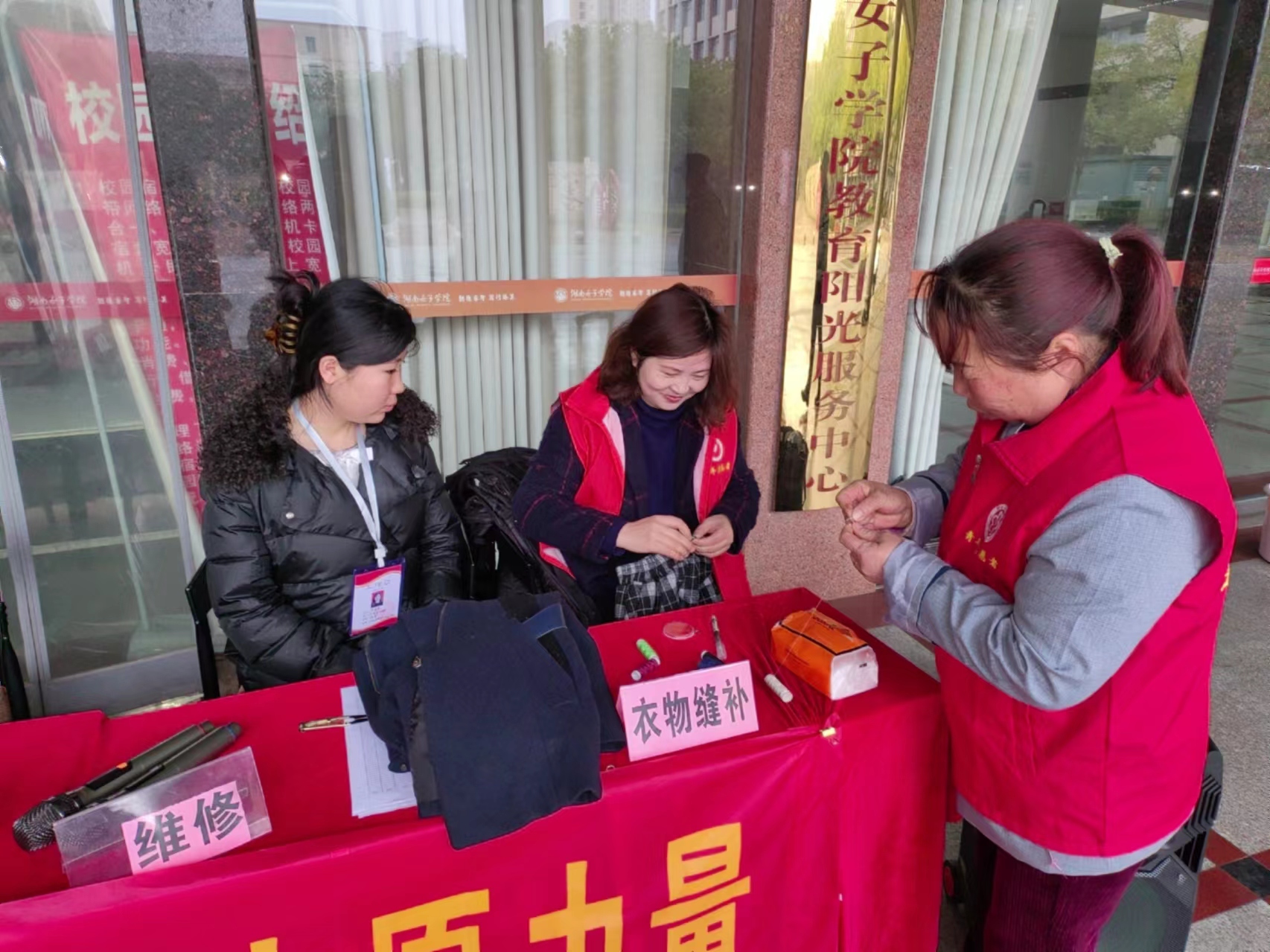 湖南保安服務,墻外高空清洗服務,湖南保利天創(chuàng)物業(yè)發(fā)展有限公司