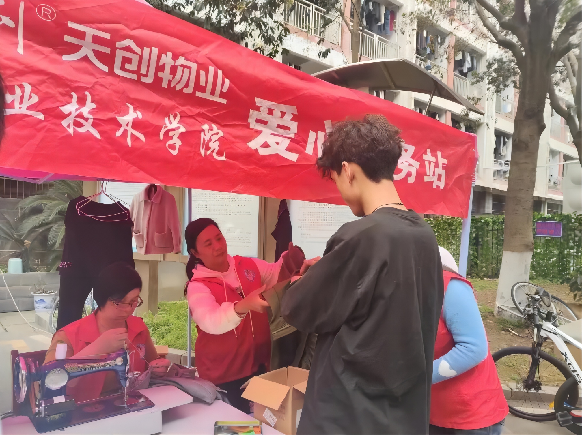 湖南保安服務,墻外高空清洗服務,湖南保利天創(chuàng)物業(yè)發(fā)展有限公司