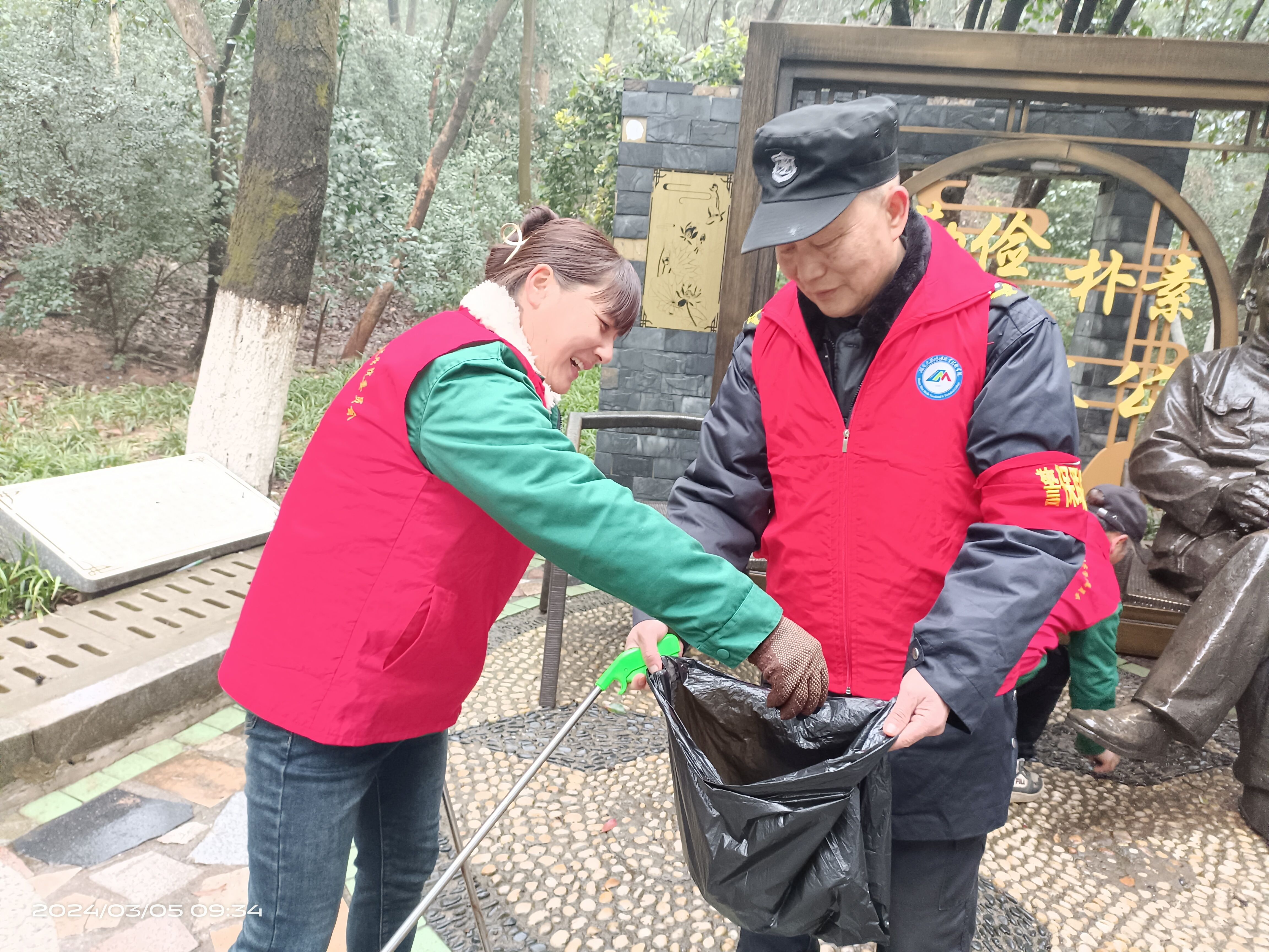 湖南保安服務,墻外高空清洗服務,湖南保利天創(chuàng)物業(yè)發(fā)展有限公司