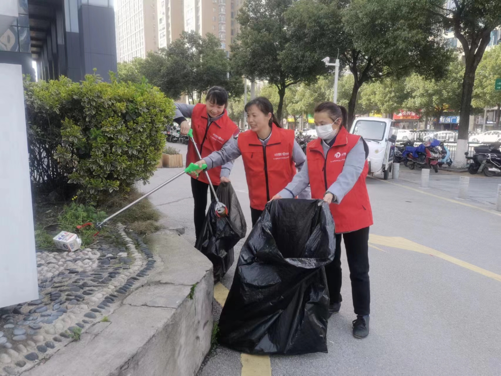 湖南保安服務,墻外高空清洗服務,湖南保利天創(chuàng)物業(yè)發(fā)展有限公司