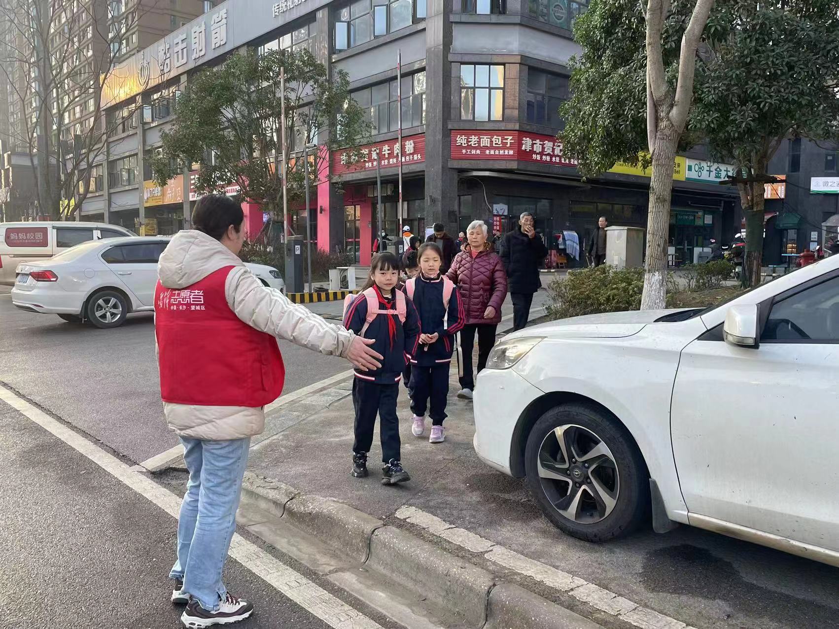 湖南保安服務,墻外高空清洗服務,湖南保利天創(chuàng)物業(yè)發(fā)展有限公司