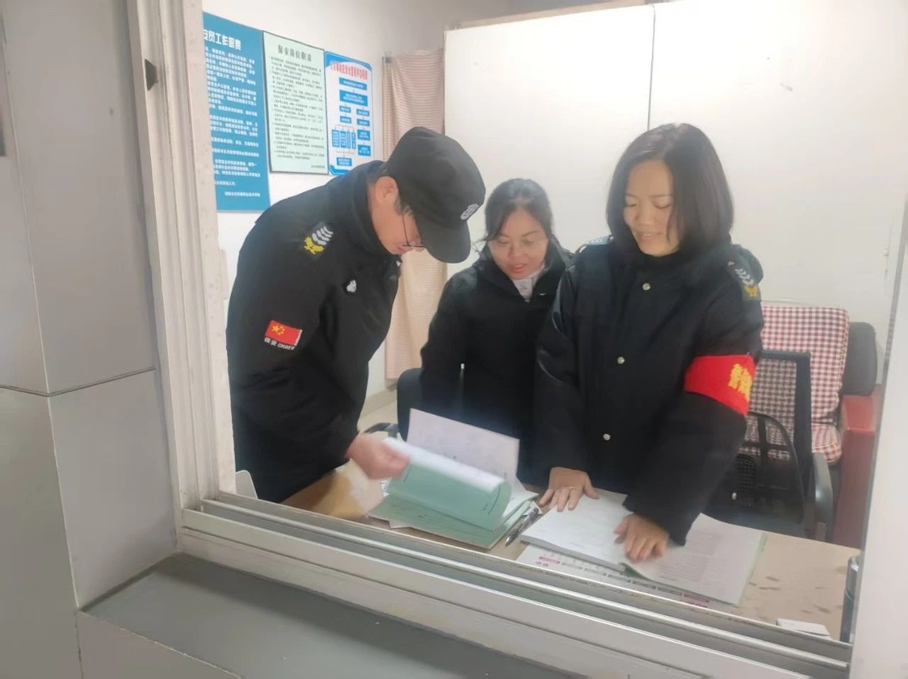 湖南保安服務(wù),墻外高空清洗服務(wù),湖南保利天創(chuàng)物業(yè)發(fā)展有限公司 湖南保安服務(wù),墻外高空清洗服務(wù),湖南保利天創(chuàng)物業(yè)發(fā)展有限公司
