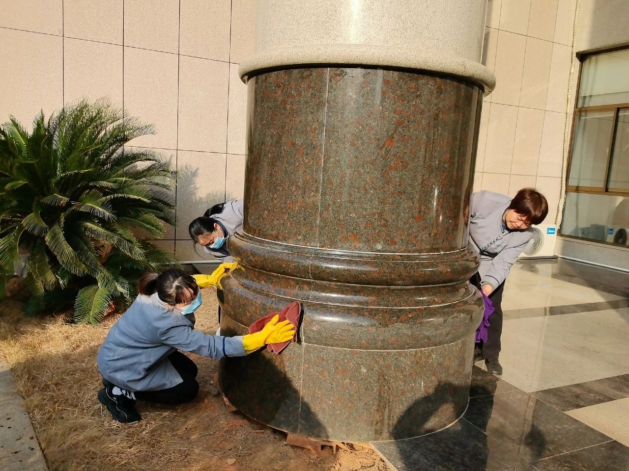 湖南保安服務(wù),墻外高空清洗服務(wù),湖南保利天創(chuàng)物業(yè)發(fā)展有限公司