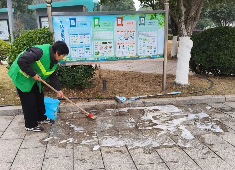 湖南保安服務(wù),墻外高空清洗服務(wù),湖南保利天創(chuàng)物業(yè)發(fā)展有限公司