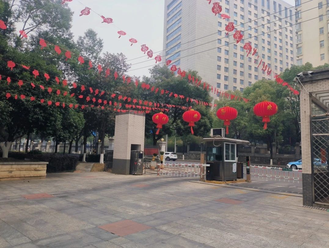 湖南保安服務(wù),墻外高空清洗服務(wù),湖南保利天創(chuàng)物業(yè)發(fā)展有限公司