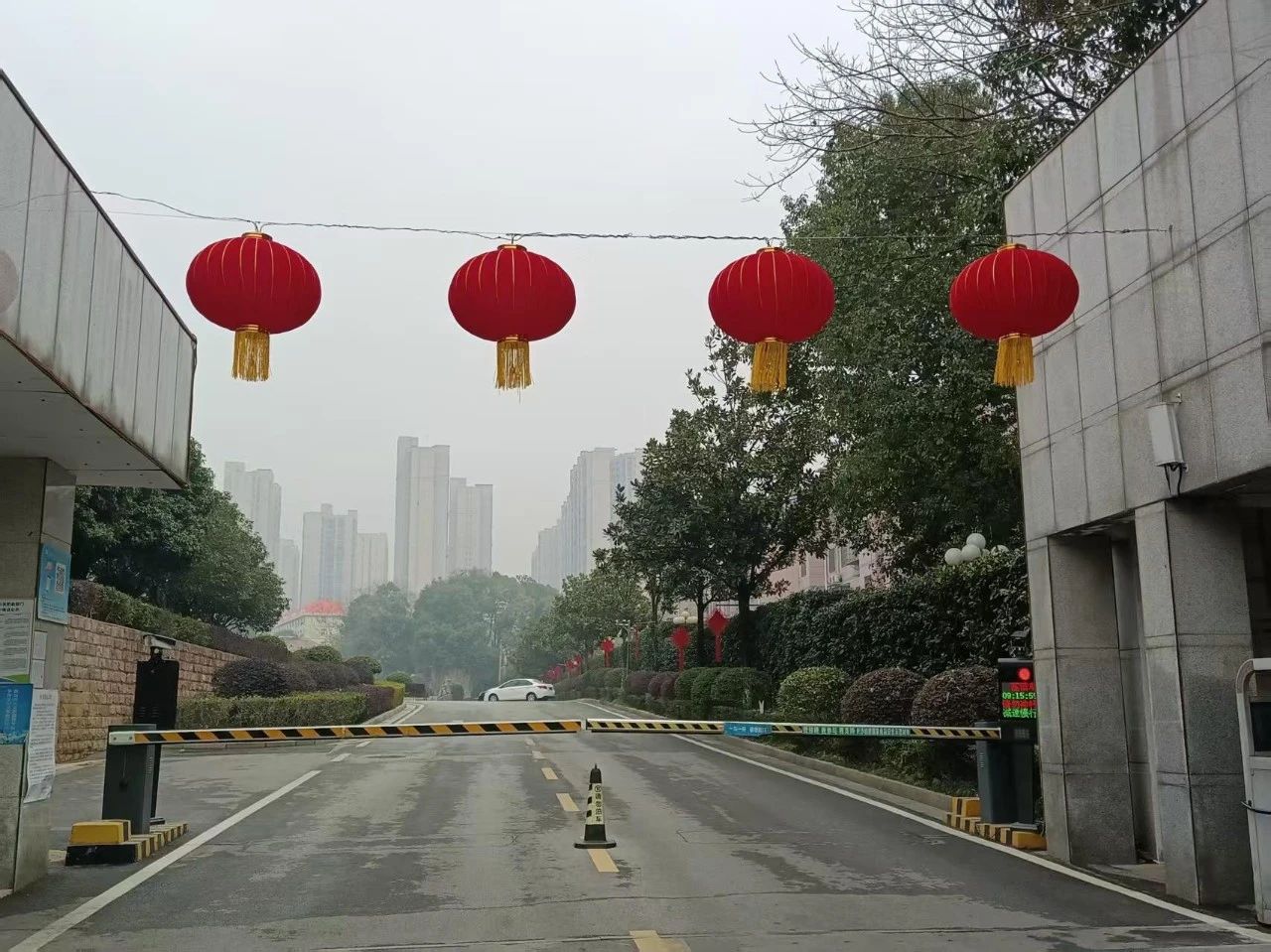 湖南保安服務(wù),墻外高空清洗服務(wù),湖南保利天創(chuàng)物業(yè)發(fā)展有限公司