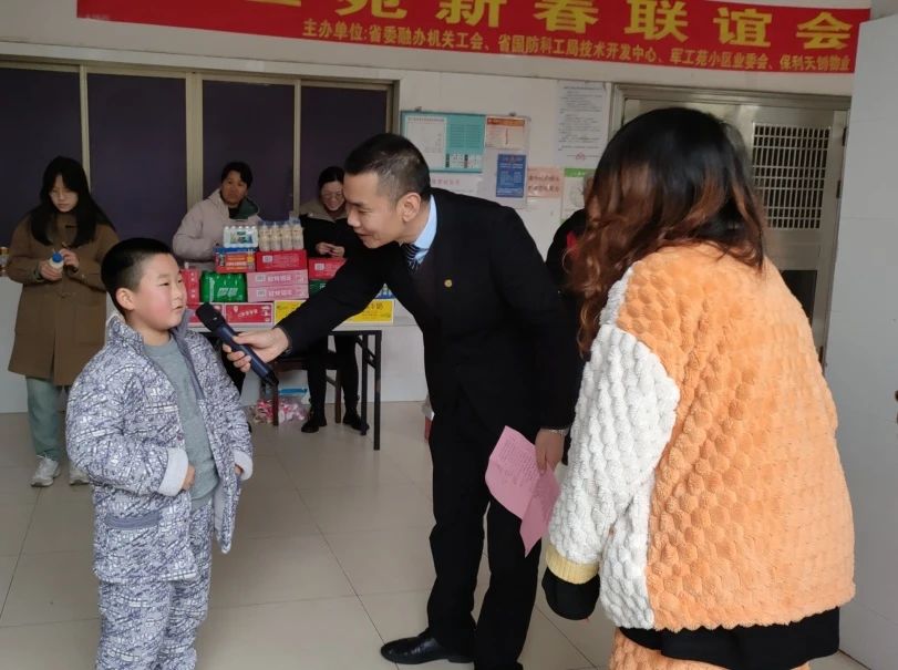 湖南保安服務(wù),墻外高空清洗服務(wù),湖南保利天創(chuàng)物業(yè)發(fā)展有限公司