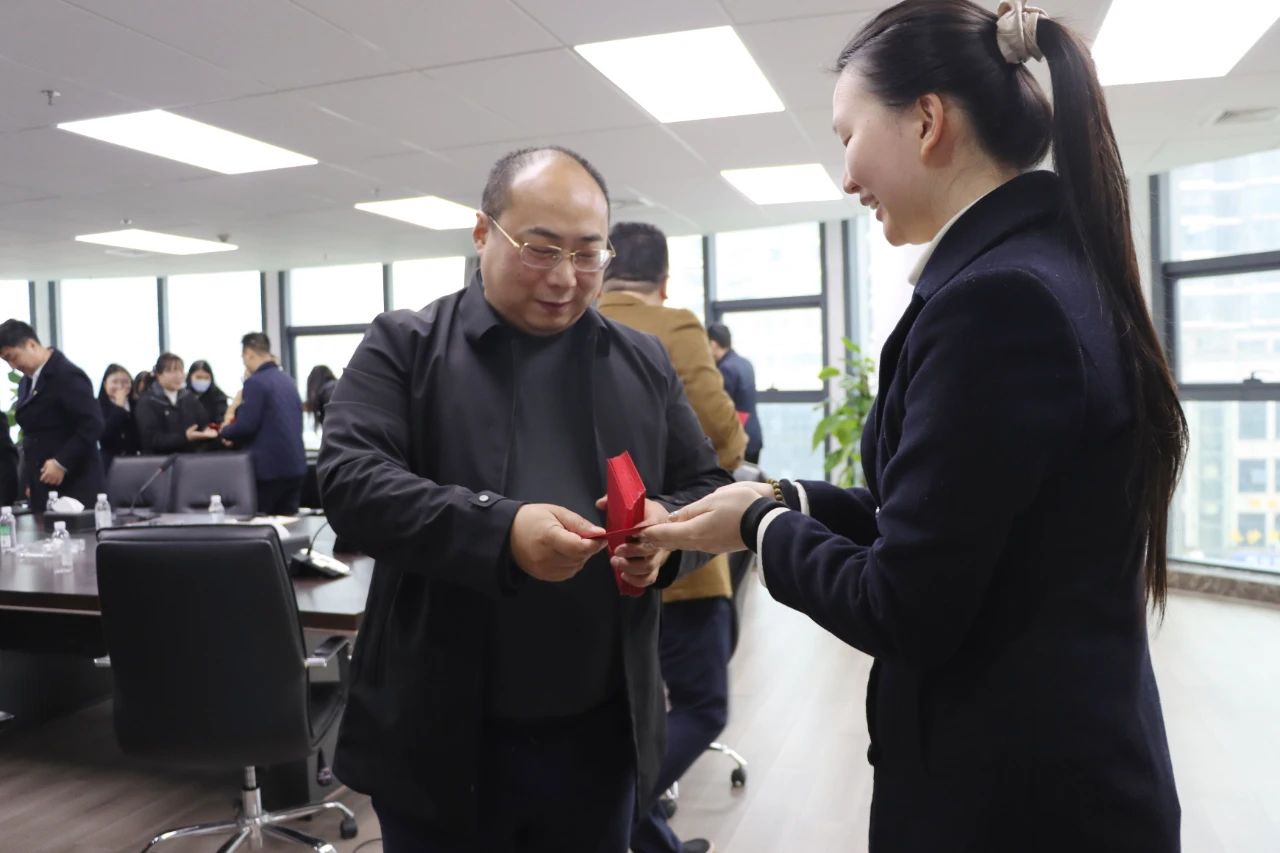 湖南保安服務,墻外高空清洗服務,湖南保利天創(chuàng)物業(yè)發(fā)展有限公司