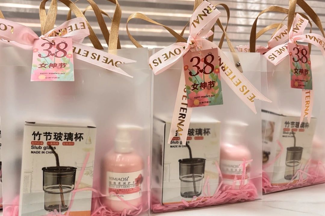 湖南保安服務(wù),墻外高空清洗服務(wù),湖南保利天創(chuàng)物業(yè)發(fā)展有限公司