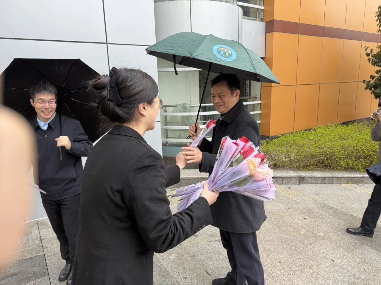 湖南保安服務(wù),墻外高空清洗服務(wù),湖南保利天創(chuàng)物業(yè)發(fā)展有限公司